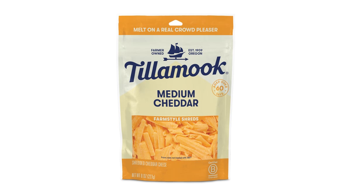 Tillamook Farmstyle Thick Cut Medium Shredded Cheddar Cheese (8 Oz ...