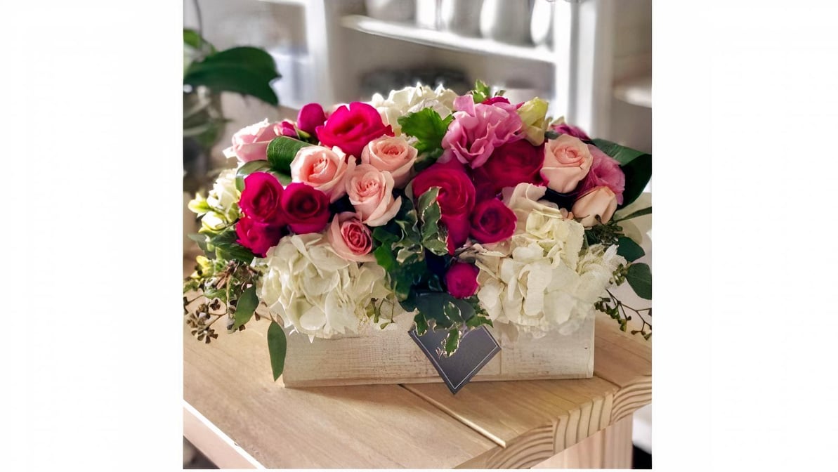 LV Modern Bloom Design (1350 North Town Center Drive) Floral Delivery -  DoorDash