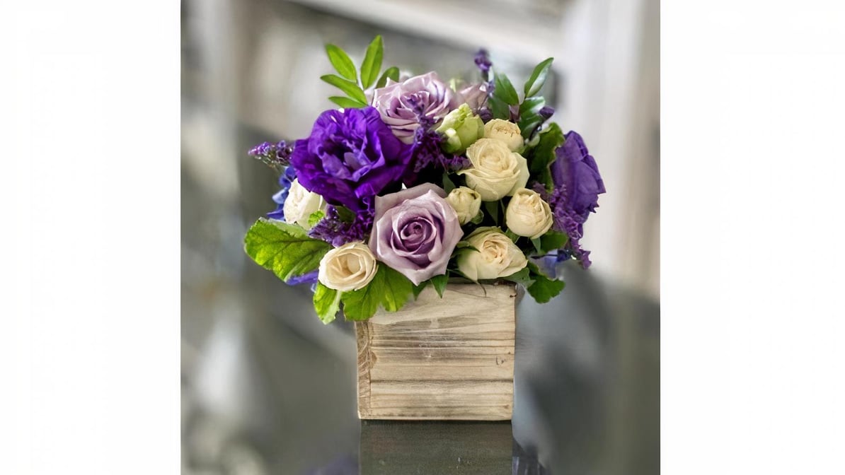 LV Modern Bloom Design (1350 North Town Center Drive) Floral Delivery -  DoorDash