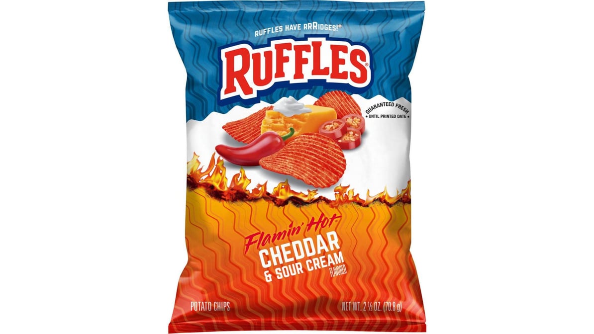 Ruffles Flamin' Hot Cheddar & Sour Cream Potato Chips (2.5 oz ...