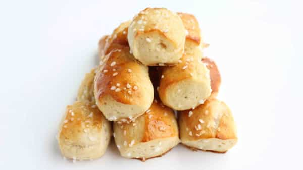 Ben's Soft Pretzels - Can you name all 11 gourmet pretzel dipping