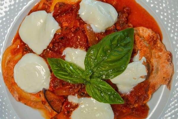 Gorgonzola and walnut pasta - Italian recipes by GialloZafferano