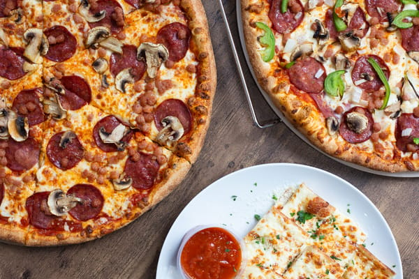 Gisele's Pizzeria / #CanadaDo / Best Pizza Restaurants in Oromocto