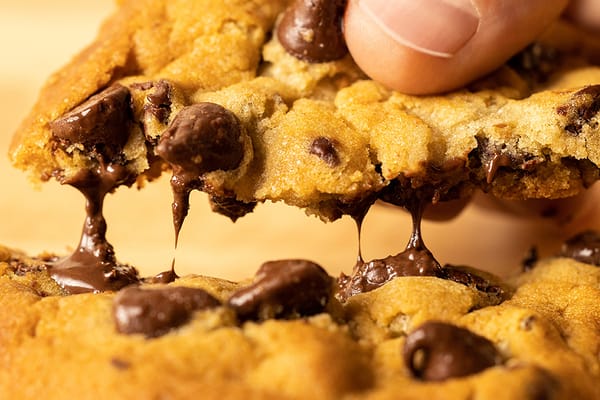 Nestle Toll House Individual-Size Chocolate Chip Pizza Cookie Kit