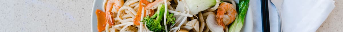 231. Stir Fried Udon Noodles with Seafood and Vegetable