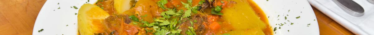 Lengua a la Criolla, Papa, Yuca, Arroz y Ensalada / Cow tongue in creole sauce