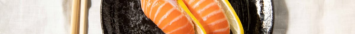 Salmon Nigiri (2 pcs)