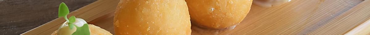 Croquetas de Queso Edam con Salsa de Miel y Mostaza / Edam Cheese Croquettes with Honey Mustard S...