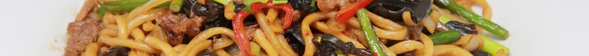 Stir Fried Beef & Vegetables Noodles 牛肉炒面