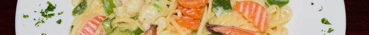 59. Pasta linguini primavera con  pollo / Pasta Linguini primavera w/ Alfredo sauce, chicken