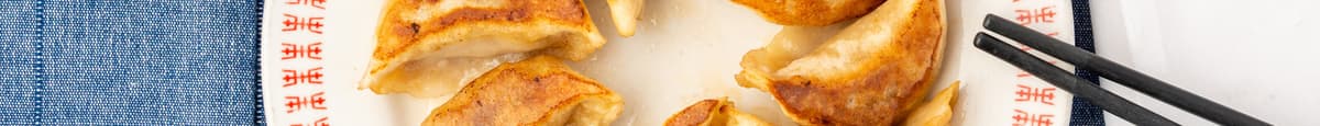 27. Kou Tien Frits avec Sauce aux Arachides (10) / Fried Dumplings with Peanut Sauce (10)锅贴