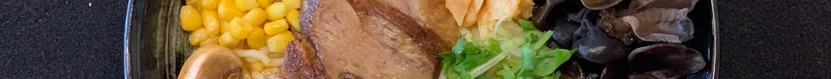 Braised Pork w/ Laksa Broth 滷肉叻沙拉麵