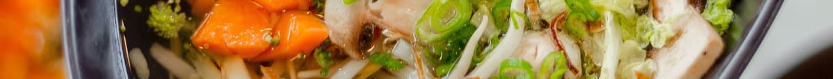 Soupe poulet grillé et légumes repas / Grilled Chicken and Vegetable Meal Soup