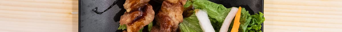 106. Brochettes de poulet frit (2) / Deep Fried Chicken Skewers (2)