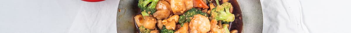 X3. Chicken & Shrimp with Cashew Nuts