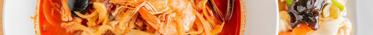 짬뽕콤보/Spicy Seafood Noodle Soup and Fried Pork with Sweet Sour Sauce Combo /  짬뽕콤보