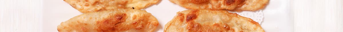 Pan-Fried Dumplings (8) / 鍋貼