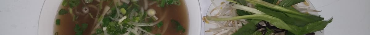 Soupe tonkinoise au bœuf saignant / Rare Beef Tonkinoise Soup (Phở Tái)