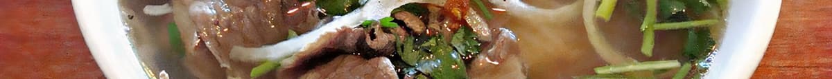  P3- PHO Tái/Nạm/Bò Viên ,STEAK , FLANK & MEATBALL    Large noodle soup with steak , flank & meatball