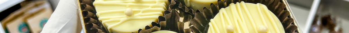 Oreo dipped in White Chocolate