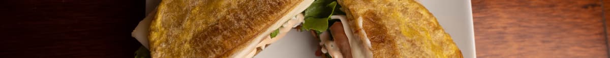 Pollo Merchado Patacon / Shredded Chicken Green Plantain Sandwich