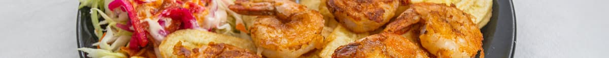Camarones a la Plancha con Tajadas y Ensalada / Grilled Shrimp with Sliced Plantains and Salad