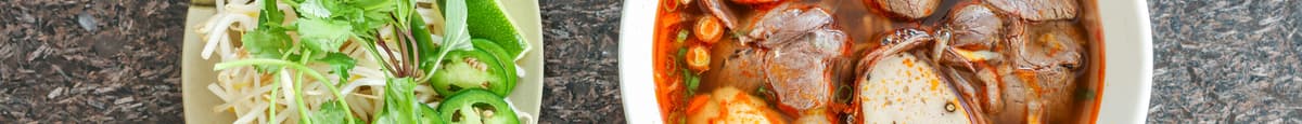 22. Hue's Spicy Noodle Soup / Bún Bò Huế / 辣湯米粉