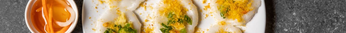 16. Shredded Shrimp with Steamed Rice Cake / Banh Beo Tom Say
