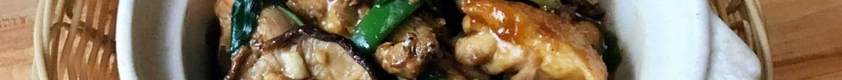 C6. Basil Chicken Mushroom Claypot Stew 香菇滑鸡煲
