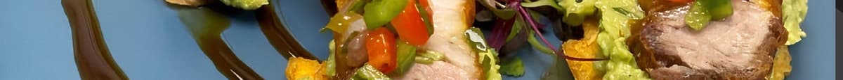 (4) Tostones con Camarones o Chicharrones y Guacamole /  Fried Plantains with Shrimps or Pork Rinds and Guac