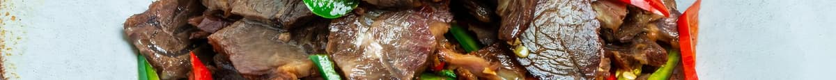 D14. Hunan Style Smoked Beef Shank Stir-Fried with Fresh Chili / 湘式辣椒炒腊牛肉