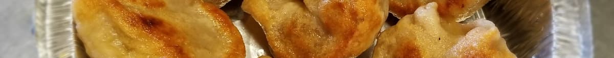 Pan Fried  pork Dumplings (8)锅贴