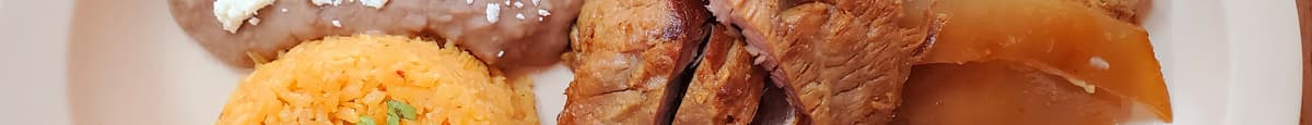 Platillo De Carnitas / Fried Pork Dinner Servido