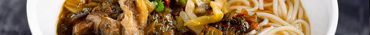 老坛酸菜牛腩粉/面Rice Noodles with Pickled Cabbage & Beef Brisket. Medium spicy.