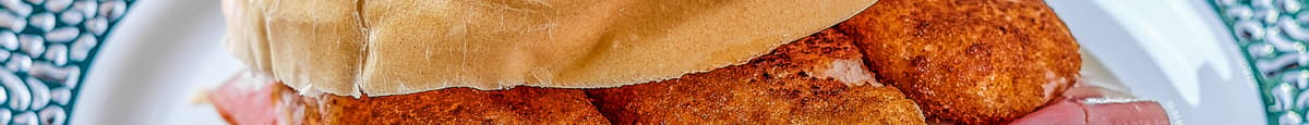 Pan con Croquetas Preparadas / Prepared Croquette Sandwich