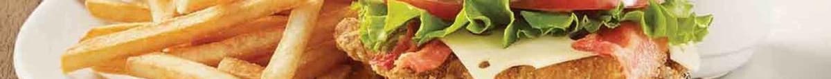 Club burger à la poitrine de poulet croustillante / Club Burger with Crispy Chicken Breast