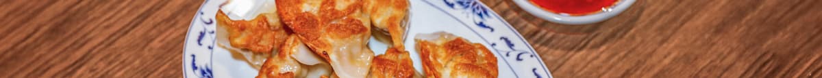 10 Piece Pan-fried Pork or Veggie Dumpling / 鍋貼或菜鍋貼