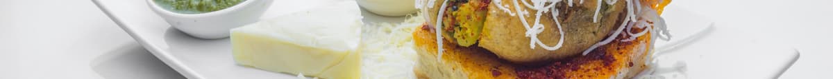Dabeli in Butter with Cheese