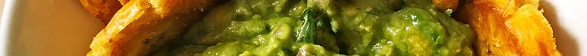 Tostones con Guacamole / Fried Green Plantains with Guacamole
