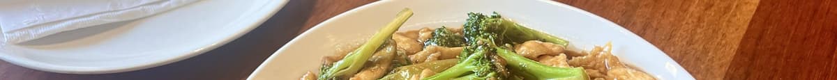 Chicken with vegetables(时蔬炒鸡肉)