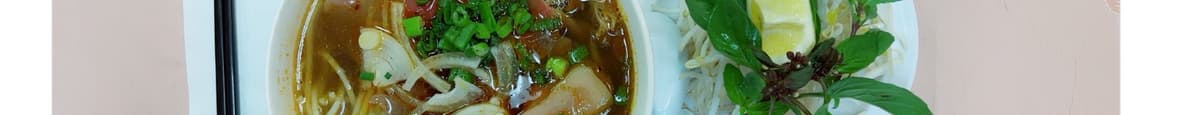 28. Spicy Beef Noodle Soup/Bún bò hue/顺化牛肉粉