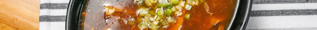 C9. Soupe au chili doré piquante et aigre / Hot and Sour Golden Chili Soup