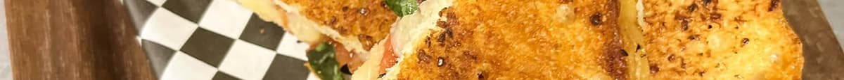 Emparedado de Pollo Asado y Queso / Grilled Chicken and Cheese Sandwich