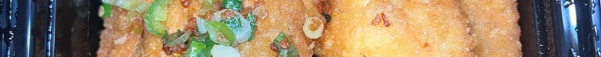 Fried Chicken Wings / 椒鹽雞翼 (10 Pcs)
