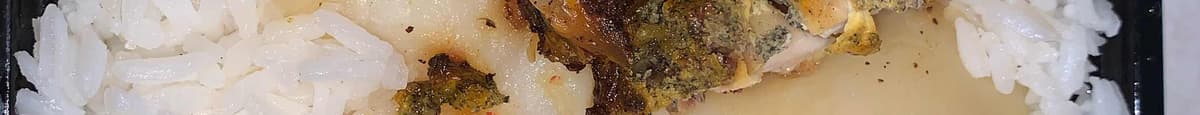 Plato Combo de Pollo Guisado / Stew Chicken Combo Platter