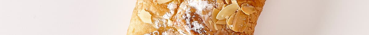 Croissant aux amandes / Almond croissant