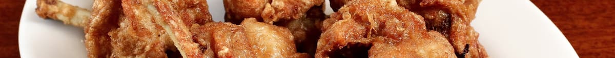 Fried Chicken Wings with Dipping Sauce