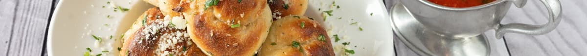 Famous Garlic Knots with marinara sauce (6 Pieces)