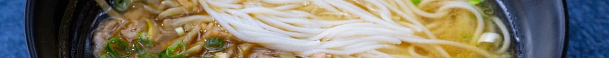 招牌三鲜肉丝米粉(肉丝，榨菜，笋丝) House Special Rice Noodles with Shredded Meat, Bamboo Shoots & Pickles