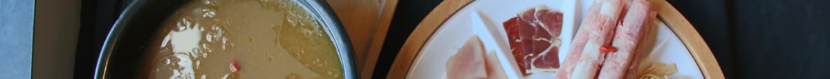 4. Wild Mushroom Crossing the Bridge Rice Noodle Soup with Beef Slices in Mushroom Soup /菌汤野生菌肥牛过桥米线